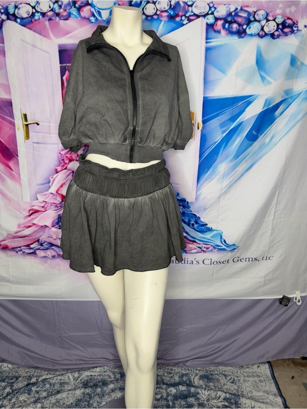 Charcoal Elastic-Waist Mini Skirt Set - Casual Two-Piece